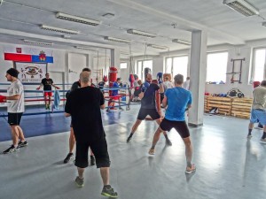 W ŚWIĘTO KONSTYTUCJI 3 MAJA WIECZORNE TRENINGI O 18:30 & 20:00 ODBĘDĄ SIĘ NORMALNIE .
ZE WZGLĘDU NA OBCHODY UROCZYSTOŚCI ODWOŁANY W TYM DNIU ZOSTAJE JEDYNIE TRENING PORANNY .
AVE ! MIŁEGO DNIA I AKTYWNEGO PIĘŚĆIARSKO WIECZORU ! POZDRAWIAMY CAŁĄ WIARĘ BB BSK 